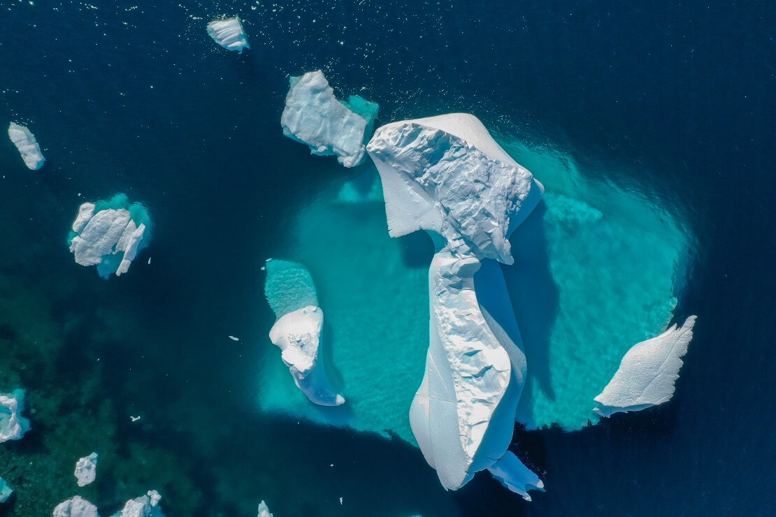 Eisschollen auf dem Wasser