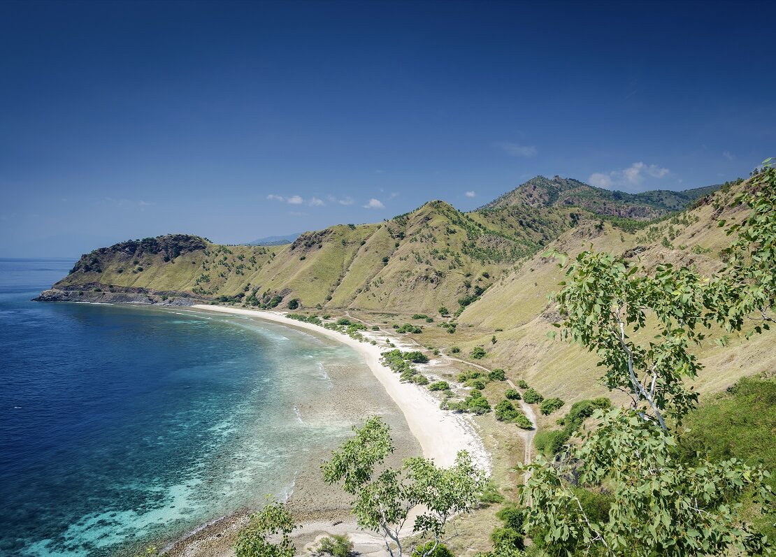 Küste von Timor-Leste türkisblaues Wasser und Berge