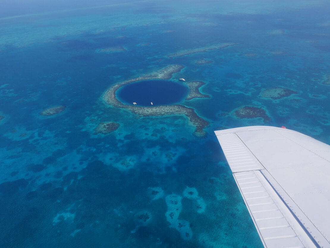 Great Blue Hole in Belize/ Karibik aus der Vogelperspektive