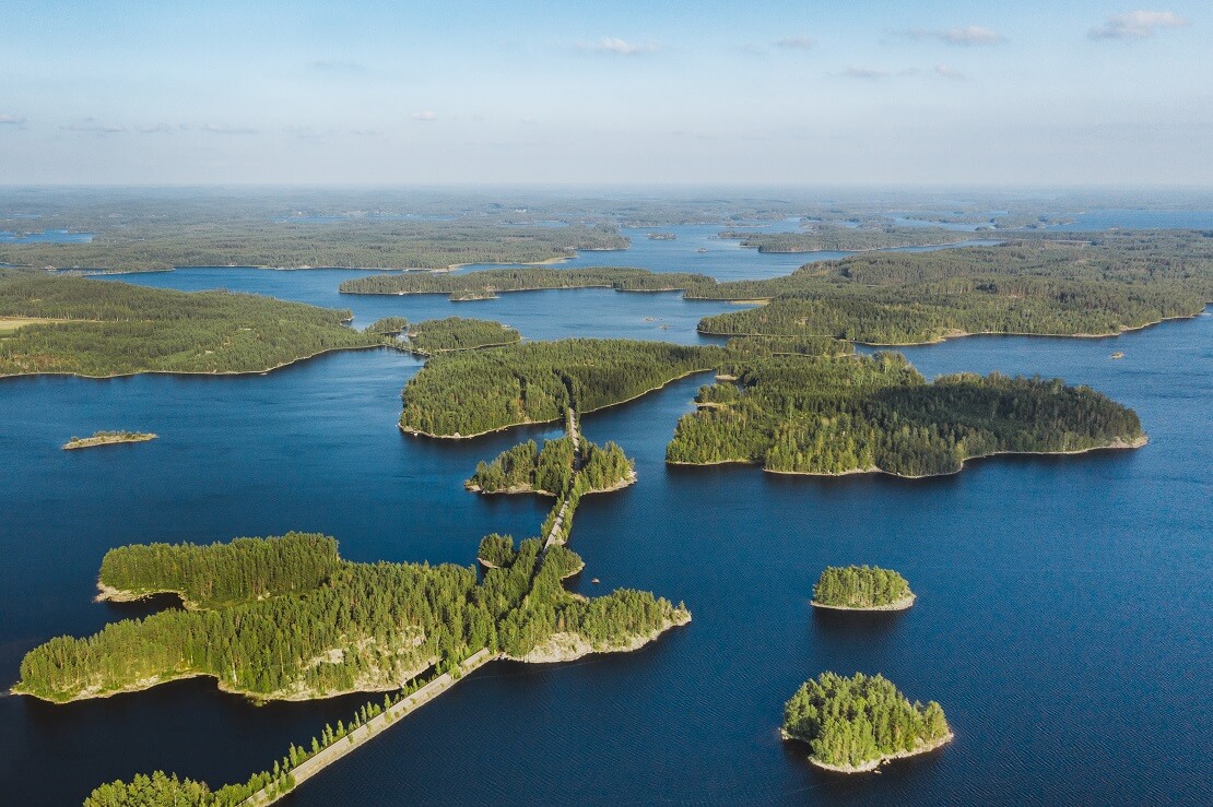 Der Saimaa-See mit seinen kleinen Inselgruppen