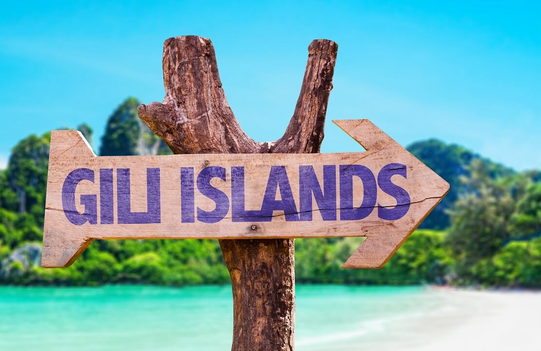 Ein Holzschild der Gili Islands